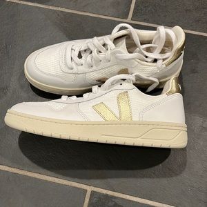 Veja V-12 Sneakers